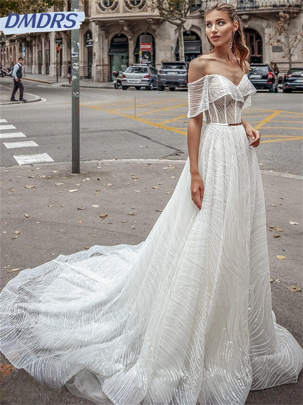 Abito da sposa bianco alla moda con spalle scoperte 2024 Abito da sposa classico con strascico da chiesa Elegante abito senza schienale Robe De Mariée