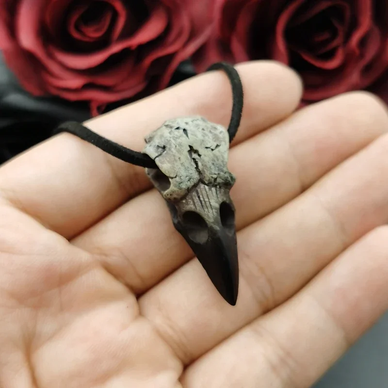 Small size  3D Crow Skull Men\'s Skull Necklace Pendant Magpie Gothic Halloween Gift Bird Skull Necklace Punk Hip Hop Jewelry