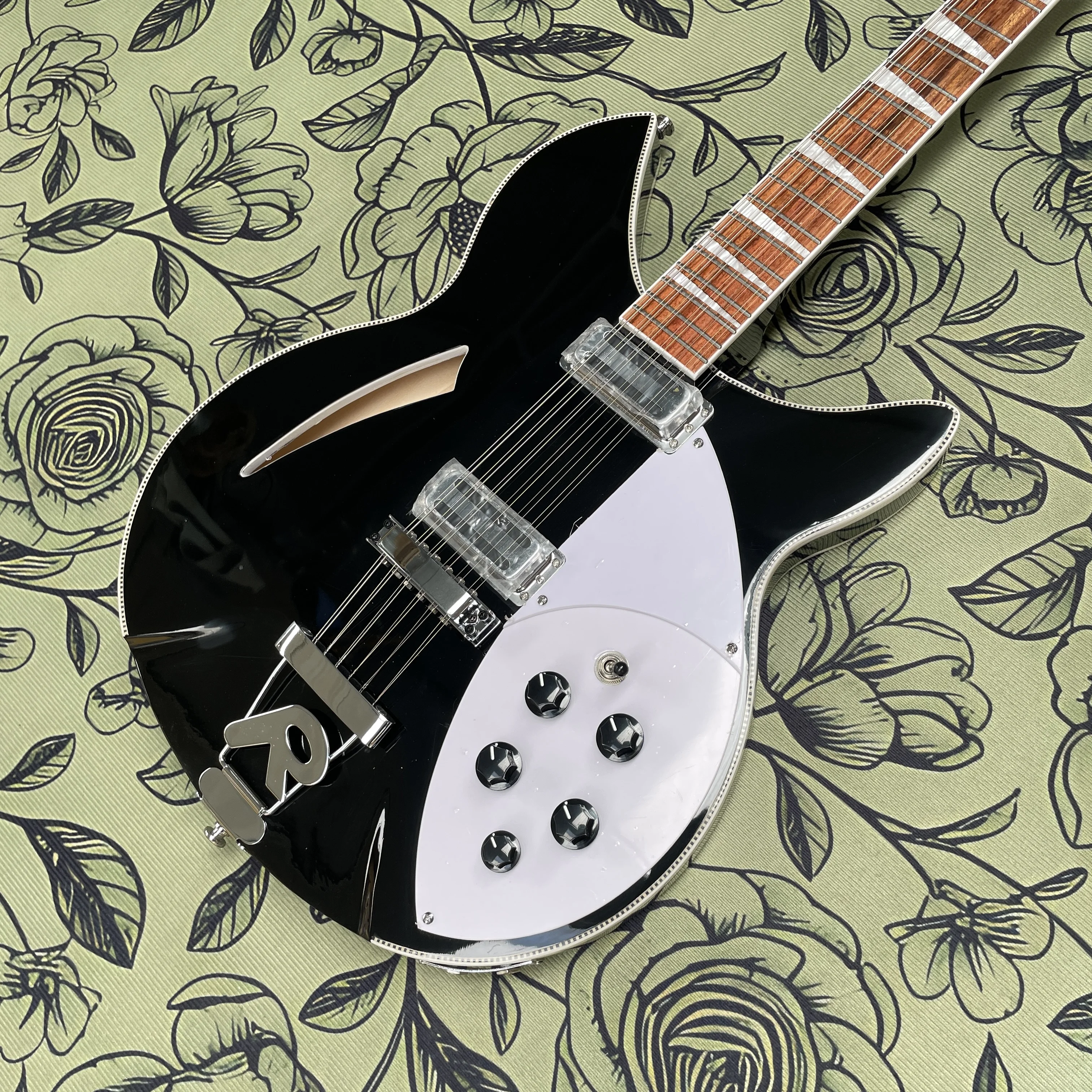 

Black 6-string electric guitar, white pickguard semi-hollow mahogany body guitars, vintage rock electric guitarra