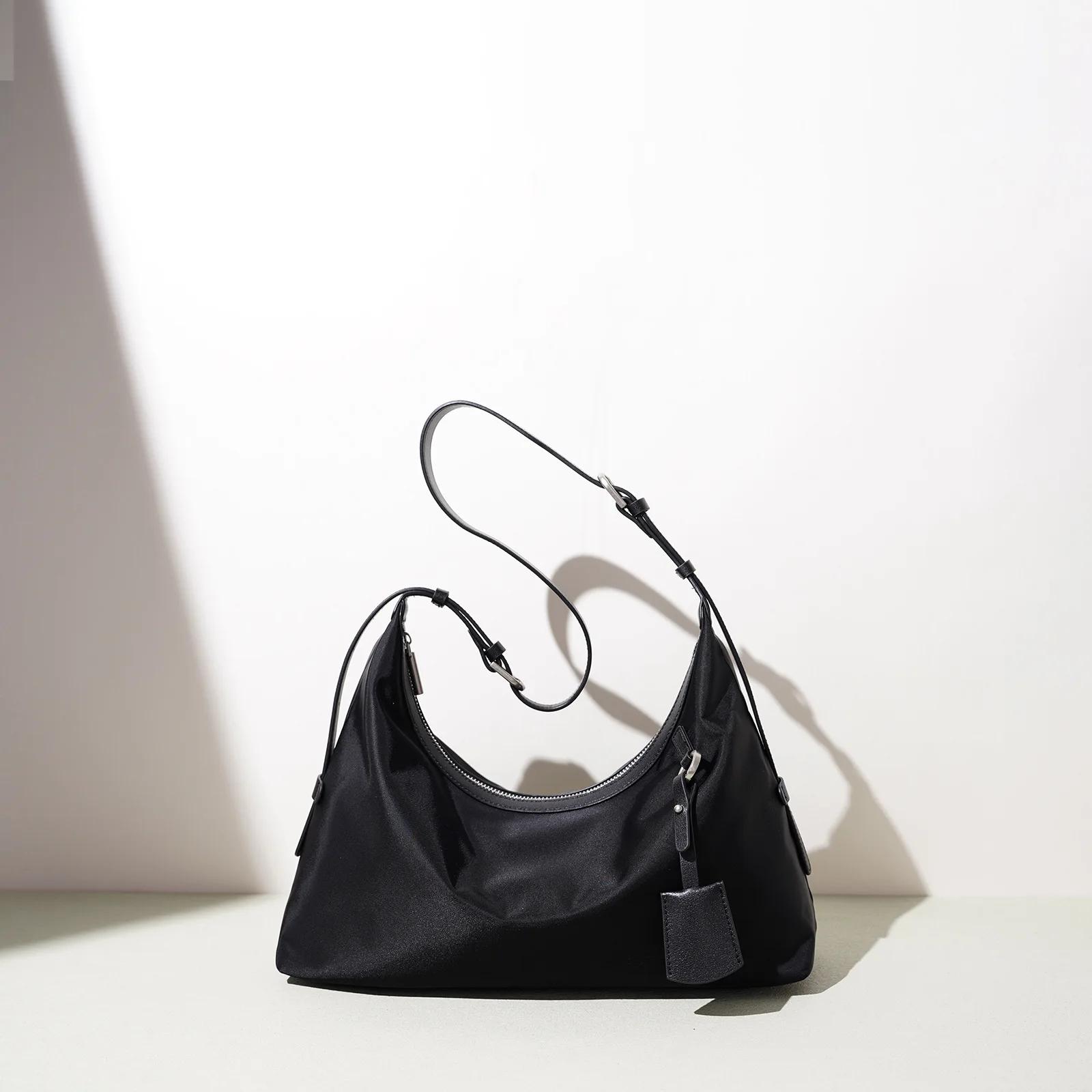 Korean Version Simple Shoulder Bag Niche Relaxed Style Underarm Bag Large Capacity Commuter Crossbody Bag Women Nylon Bag W26005