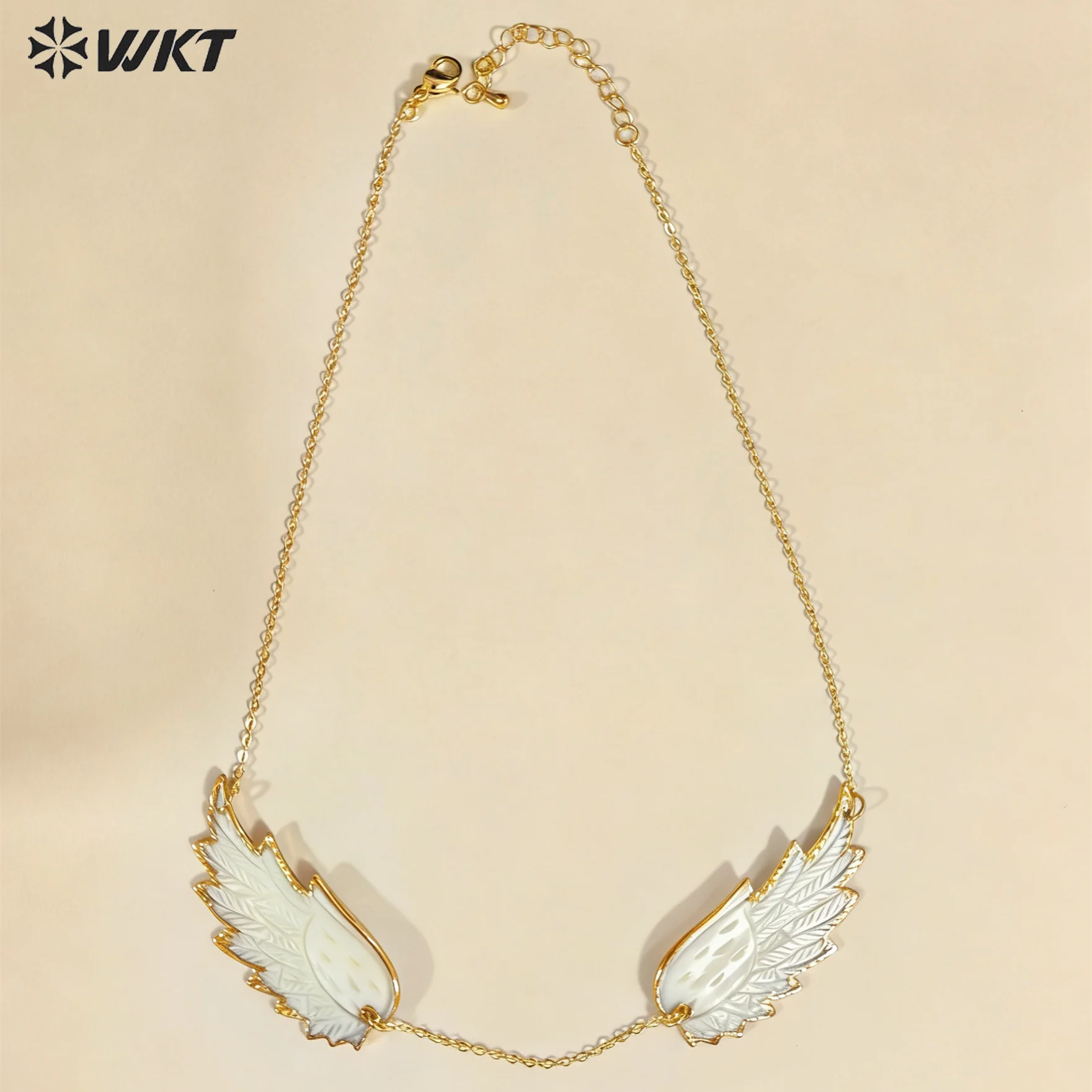 WT-JN385 New Arrival 18K Gold Plated Natural Shell Hand Carved Feathers Shape Pendants Necklace For Lady Fashion Jewelry