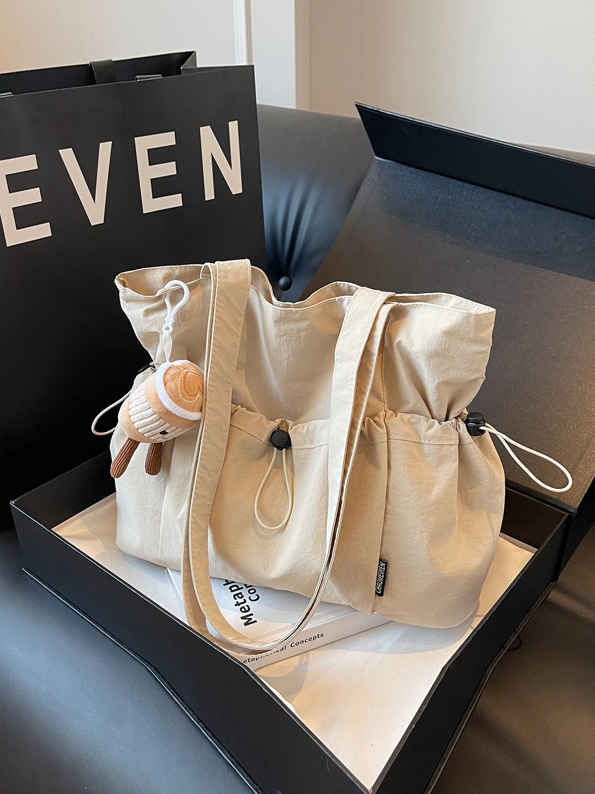 Casual Commuter Large Capacity Nylon Tote Bag Women\'s 2026 New Style College Student Class Bag Commuter Single Shoulder Bag