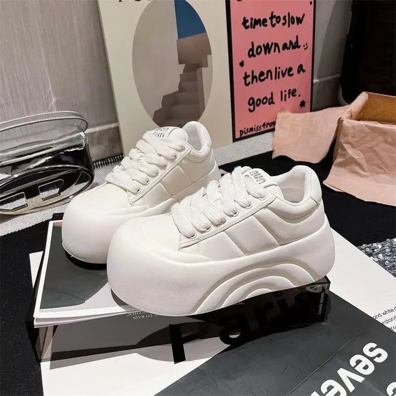 

Thick soled sponge cake height increasing sports big toe shoes 2025 spring and autumn new popular casual board shoes