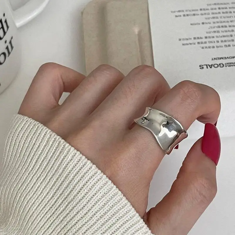 جديد حار بيع الفضة هندسية منحني حلقة شخصية رائعة مجوهرات اكسسوارات الرجال فتاة المرأة هدايا حفلة عيد ميلاد