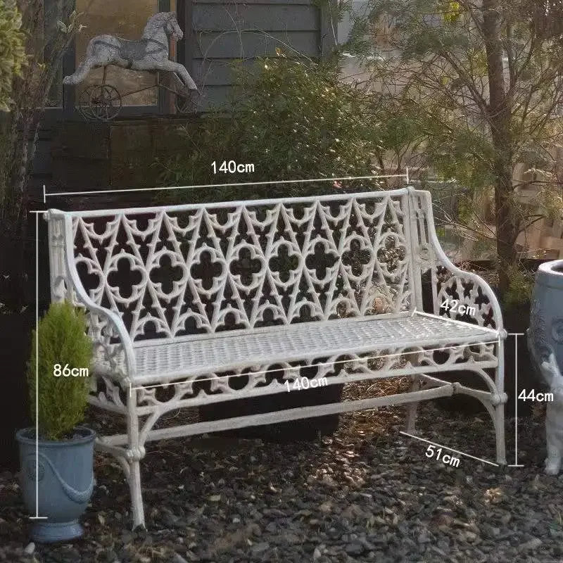 El producto se puede personalizar. Mesas y sillas de terraza viejas para exteriores, hierro fundido forjado.