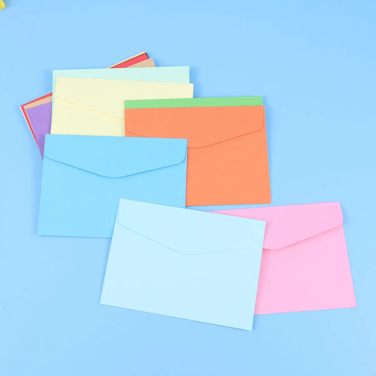 

140Pcs Mini Envelopes Solid Color Natural Paper Flap Design for Thank You Notes Gift Tags Photo Letters Holiday Party Favors