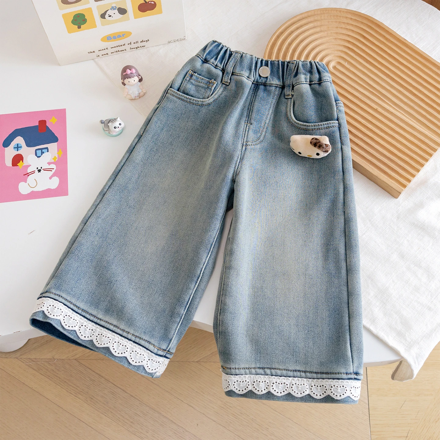 

Girls' Hello Kitty Fleece Jeans 2025 Winter Fashion Lace Splicing Wide Leg Denim Pants New Cartoon Loose Warm Trousers