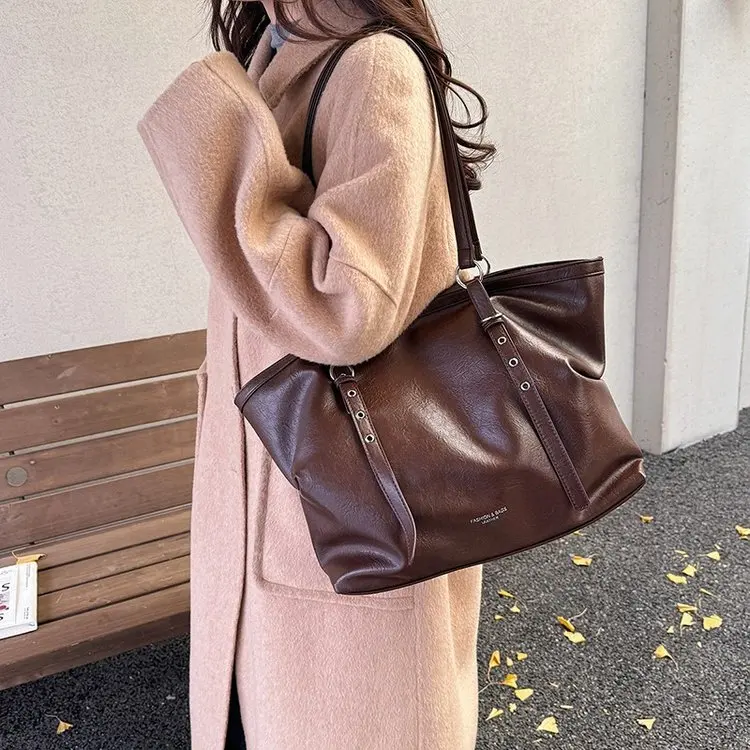 

Новая универсальная сумка для ежедневных поездок 2026 года: женская легкая люксовая нишевая сумка через плечо премиум-класса, вместительная сумка-тоут