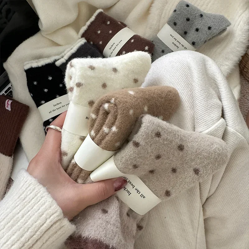 Winter Warme Verdickte Polka Dot Plüsch Socken Frauen Mädchen Mid-kalb Socken Herbst Verdickt Gepolsterte Warme Socken Hause schlaf Boden Sox