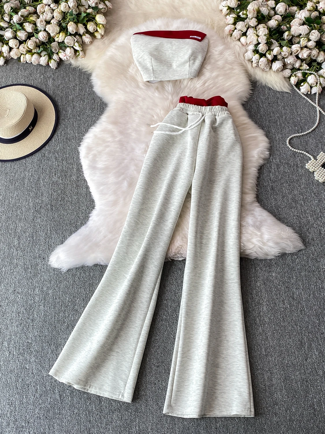 

Комплект: расклешенные брюки с высокой талией и укороченный топ с вставками для груди, дизайн в стиле жилетки, цветные блоки, кружевной подол, модный, больших размеров