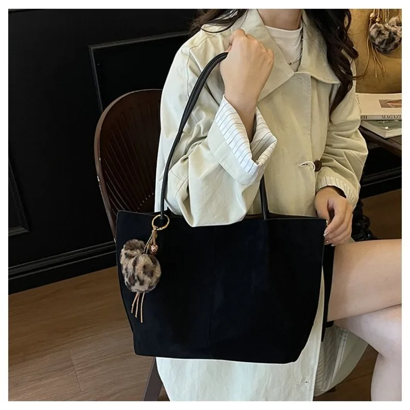 

Women's Suede Tote Bag with Leopard Print Heart Charm, Detachable Inner Pouch, Casual Style for Daily Errands & Weekend Outings