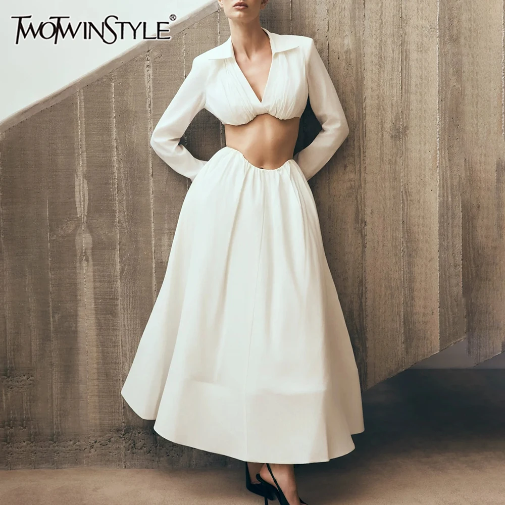 

TWOTWINSTYLE однотонные сексуальные комплекты из двух предметов для женщин, короткий топ с лацканами и длинными рукавами, высокая талия, лоскутная юбка с гофрировкой, женский новый комплект