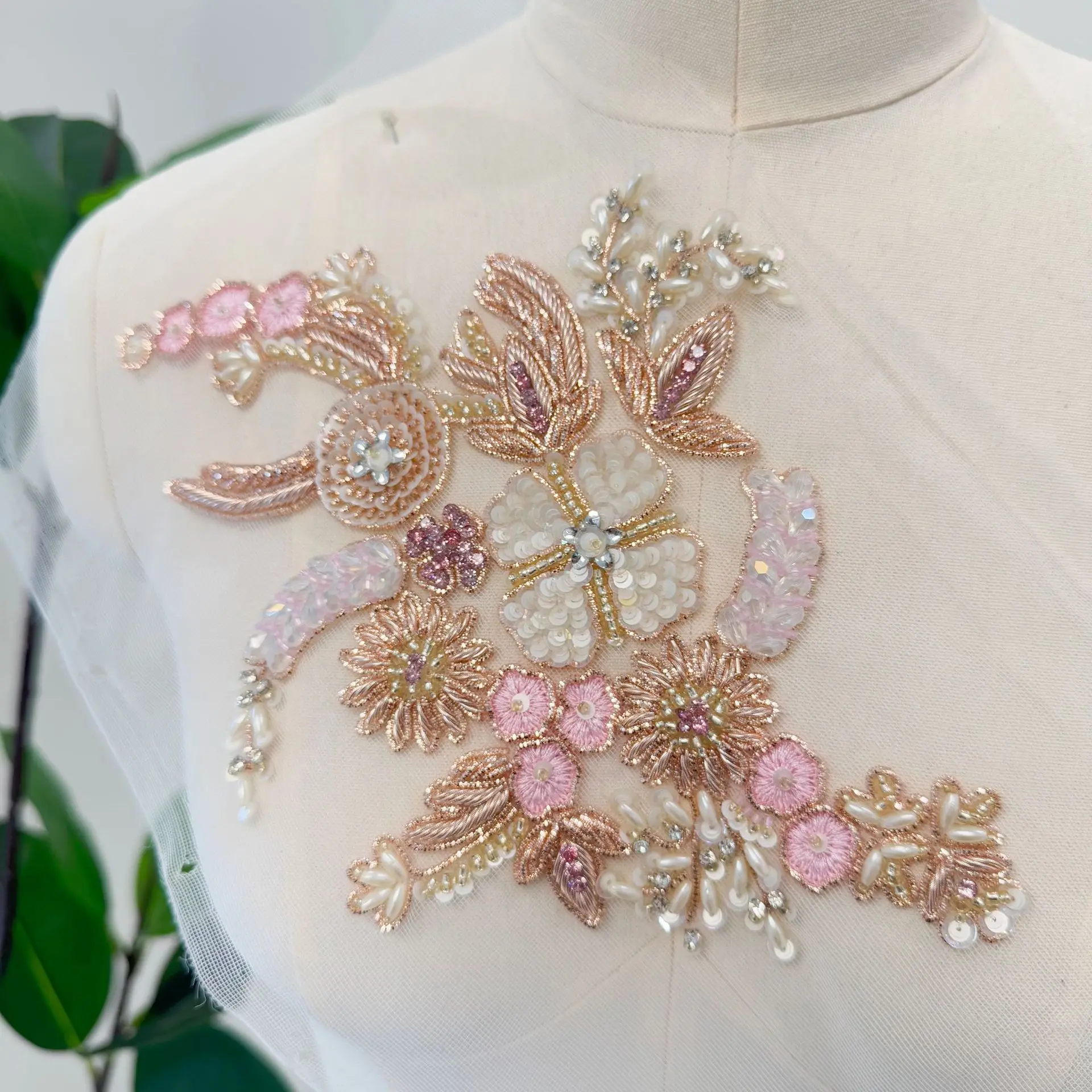 

Розовые декоративные изделия ручной работы из индийского шелка: одежда, головные уборы, обувь, сумки, нашивки для шитья, сумки для свадебных платьев своими руками