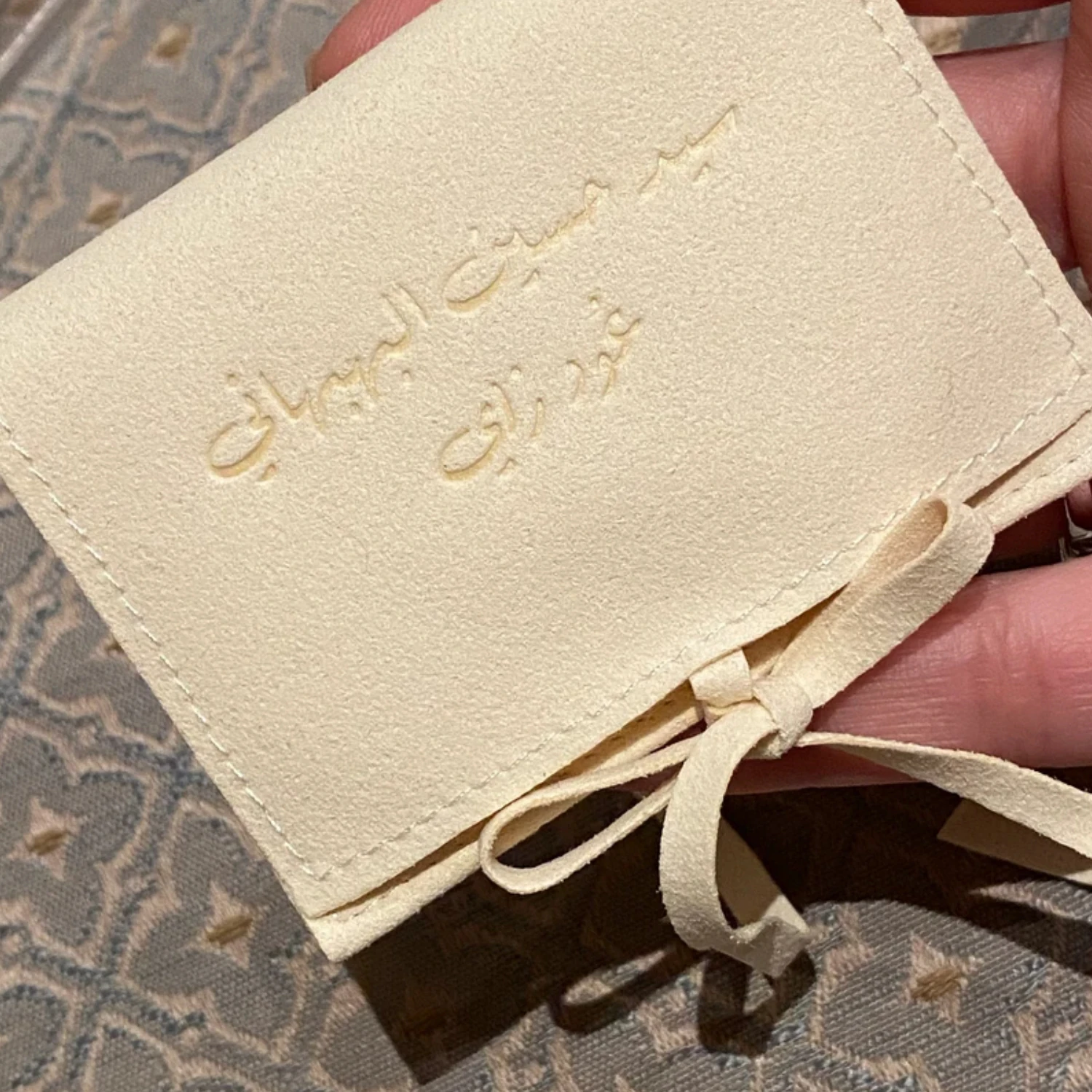 

Персонализированная фиолетовая шкатулка для драгоценностей из 20 шт. с мешочком из микрофибры: набор упаковки с логотипом