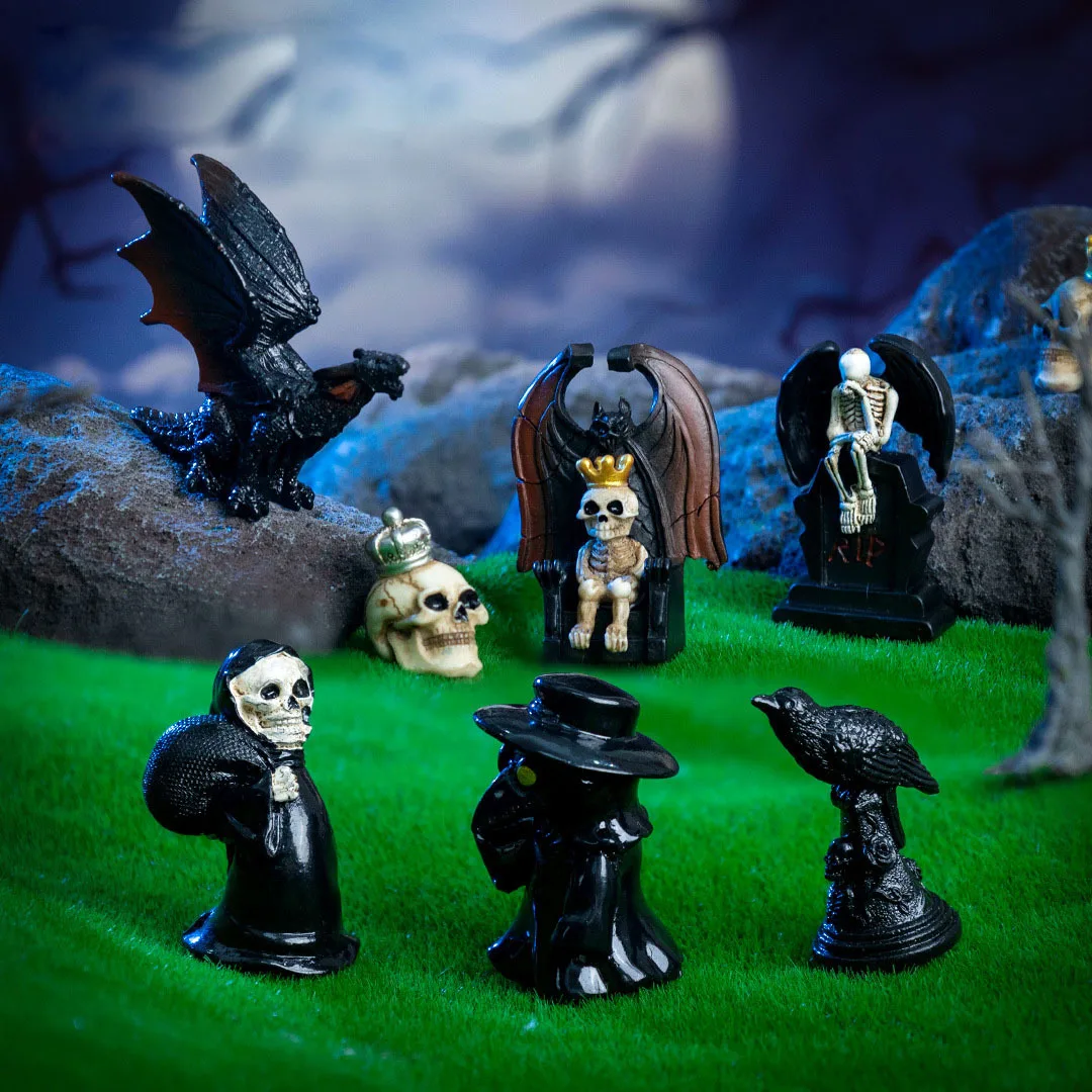 Miniature Resin Decorative Figurines for DIY Halloween Decorations: Micro Landscape Creative Skeleton Clown Bat