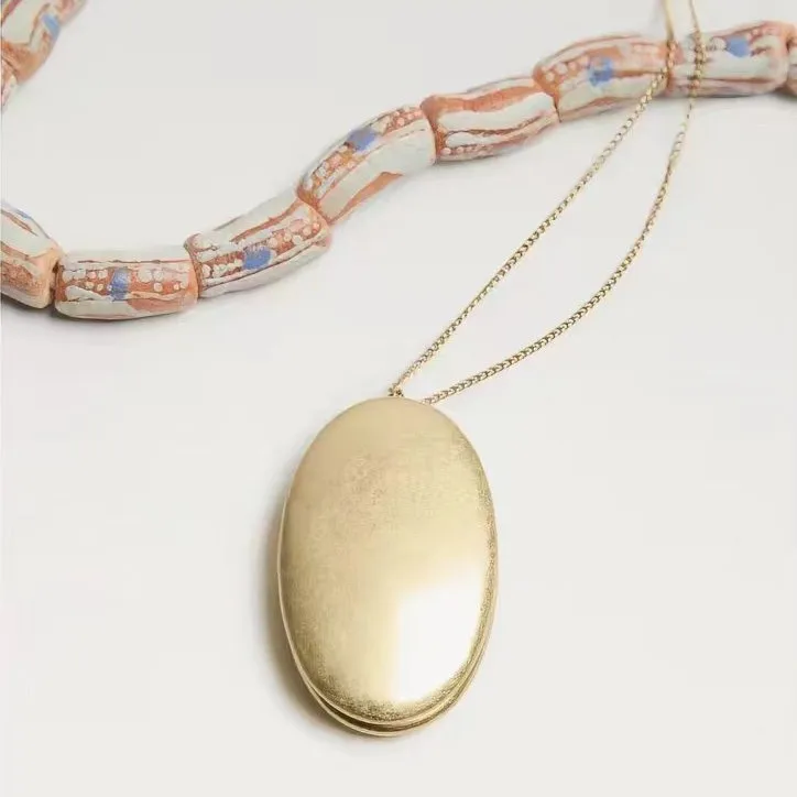 

collares tendencia 2026 Matte Gold Bullfighter Spanish necklaces and pendants Brushed Oval Pendant Jewelry collares para mujer