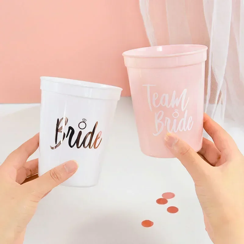 Bachelorette-Becher für die Team Bride – wiederverwendbare 16-Unzen-Brautjungfern-Partydekorationen und Gefälligkeiten für die Braut, Stammgeschenke, Party- und Hochzeitszubehör – Detail 4