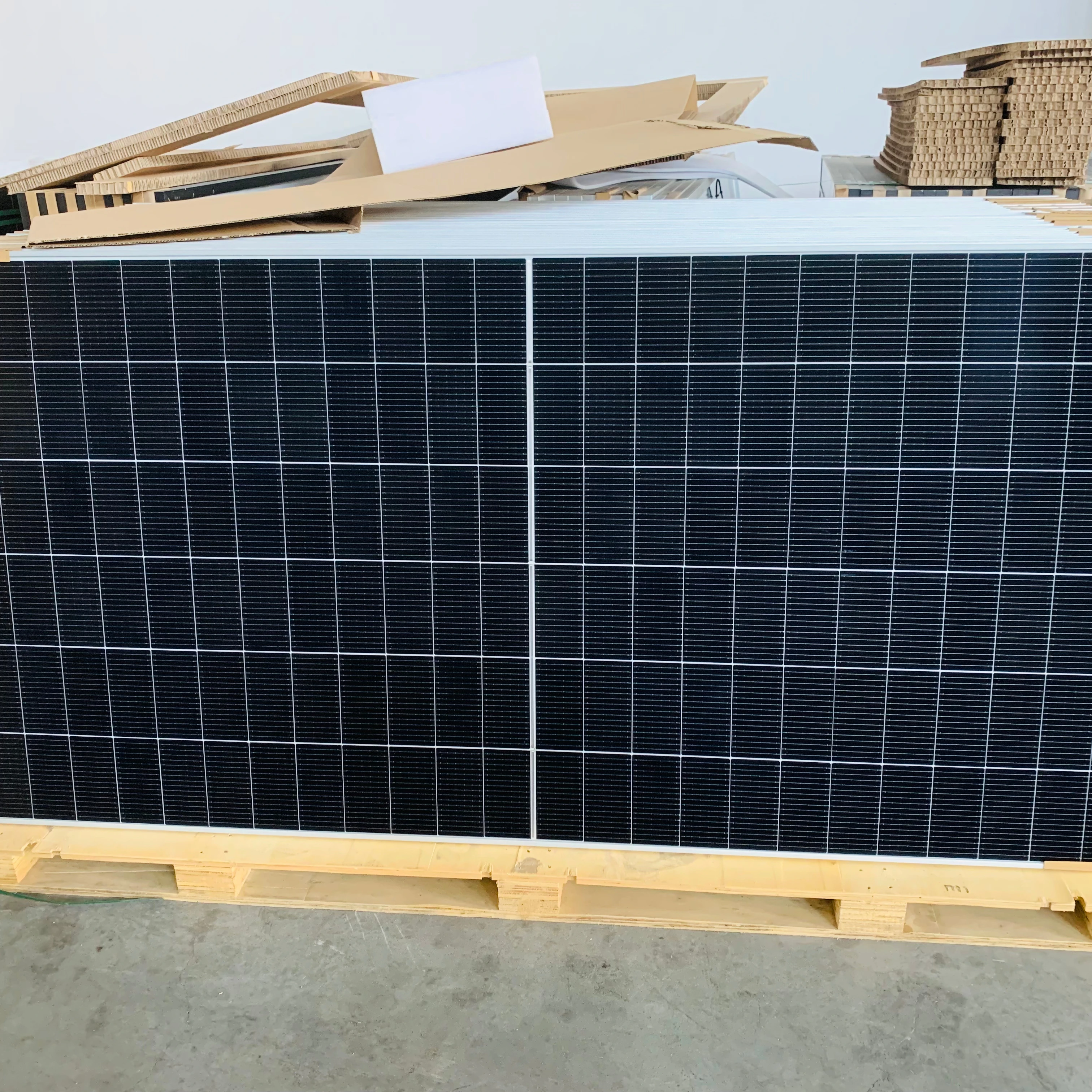 

585w Bifacial Solar Panels