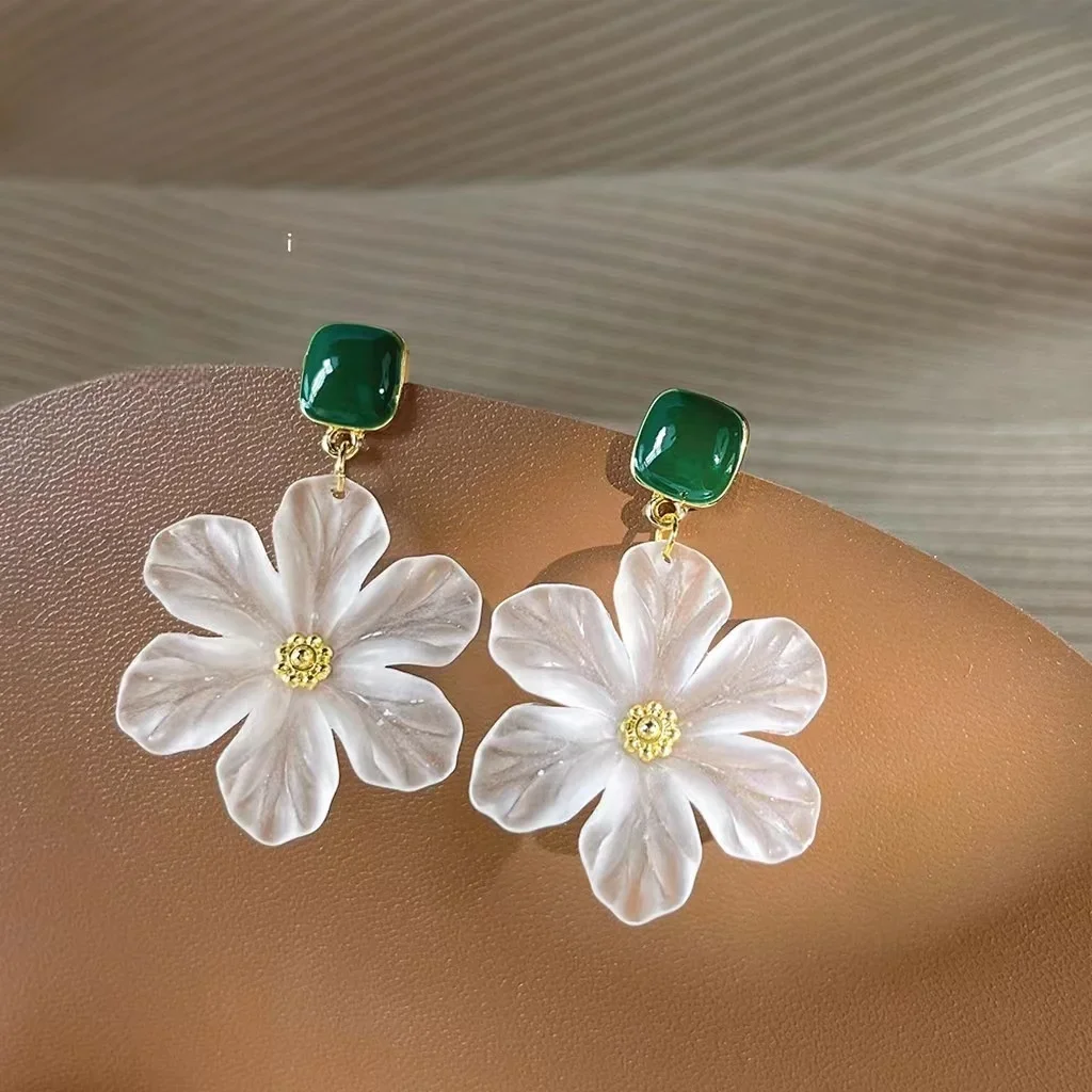 Weiße Blume Charme Quadratische Metall Grüne Epoxy Tropfen Ohrringe Für Frauen Böhmen Romantische Kamelie Blume Baumeln Ohrring Luxus