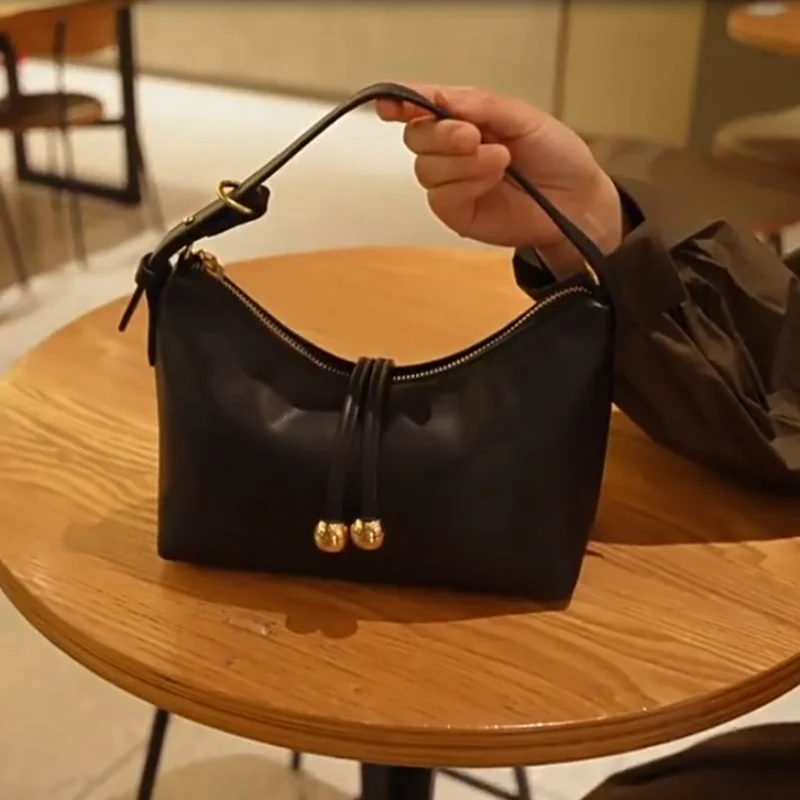 

Брендовая женская сумка с регулируемой ручкой и золотой цепочкой, модная сумка через плечо с двойным ремнем и декоративным шариком, роскошная сумка на плечо