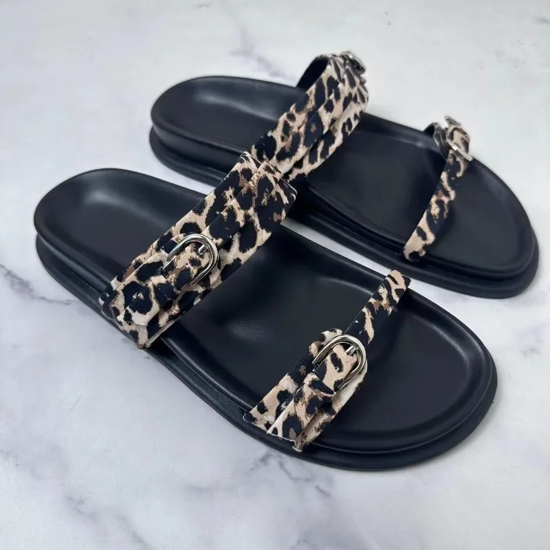 

2025 Summer Women Shoes Leopard Print with Buckle Decoration Thick Sole Designer Open Toe Casual Beach Flat Sandals for Female