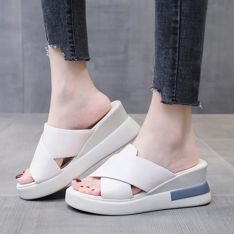 Neue 2022 Sommer Frauen Hausschuhe Mode Dias Keile Mode Moderne Hausschuhe Frau Plattform Schuhe 7cm Kausalen Rutschen Damen Schuhe