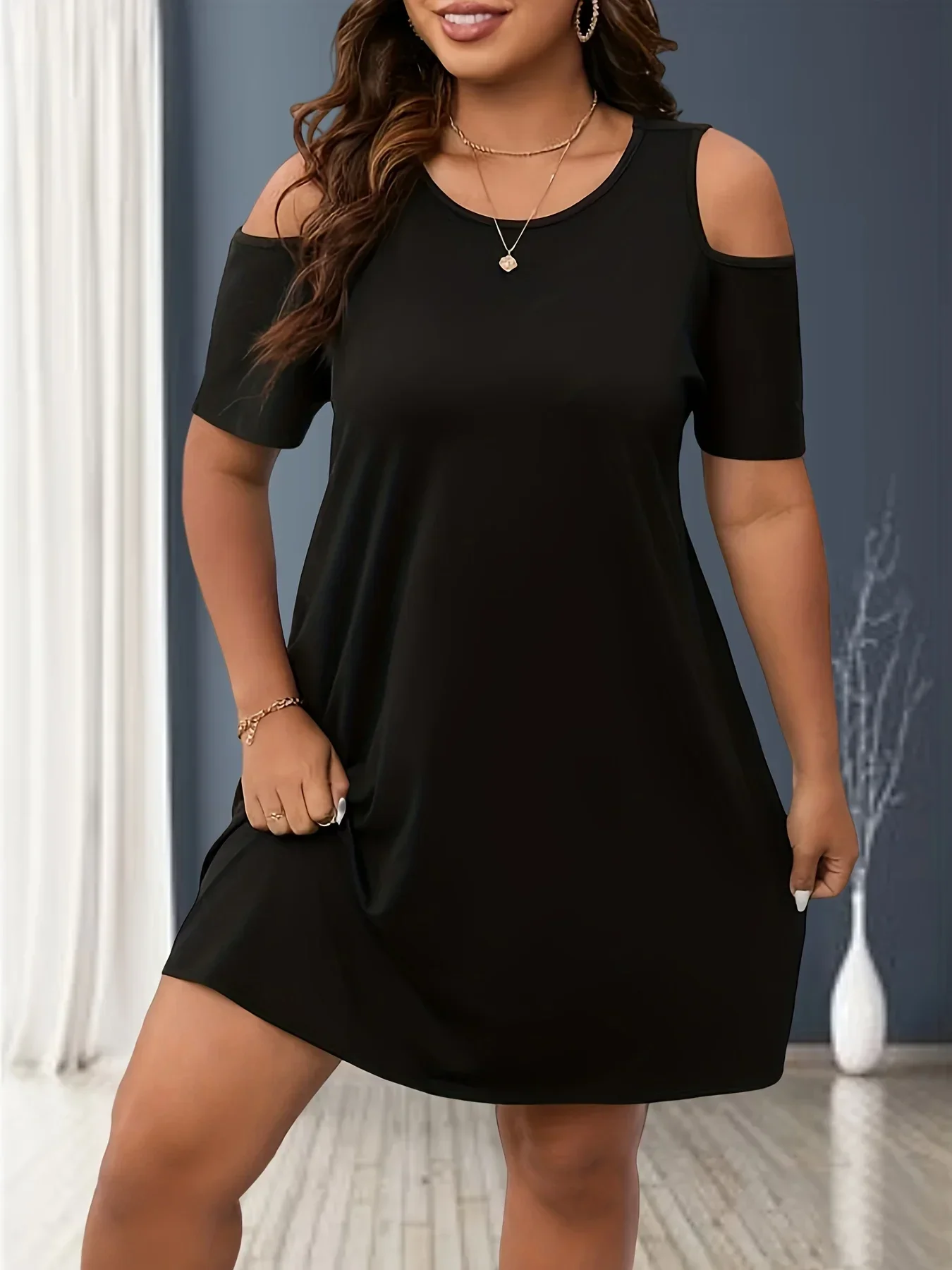 Plus Size Solid Simple Cold Shoulder Dress, Casualowa sukienka z krótkim rękawem na wiosnę i lato, odzież damska w dużych rozmiarach