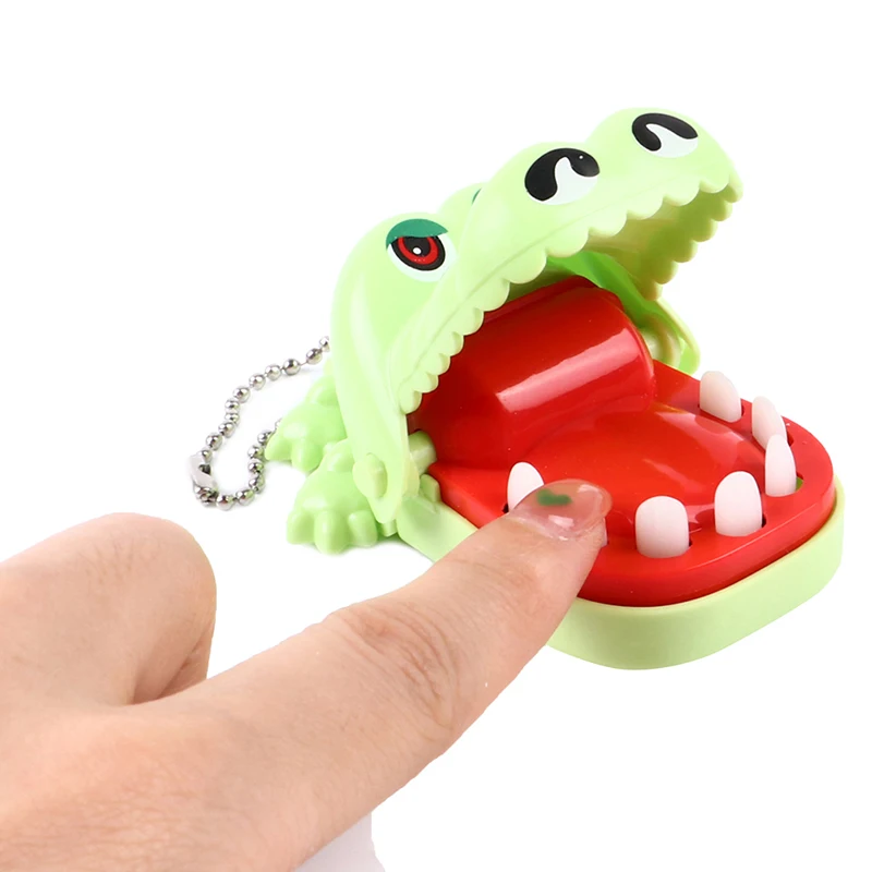 1pc kreative kleine Krokodil Mund Zahnarzt beißen Finger Spiel Gags Spielzeug mit Schlüssel bund knifflige Farbe zufällig