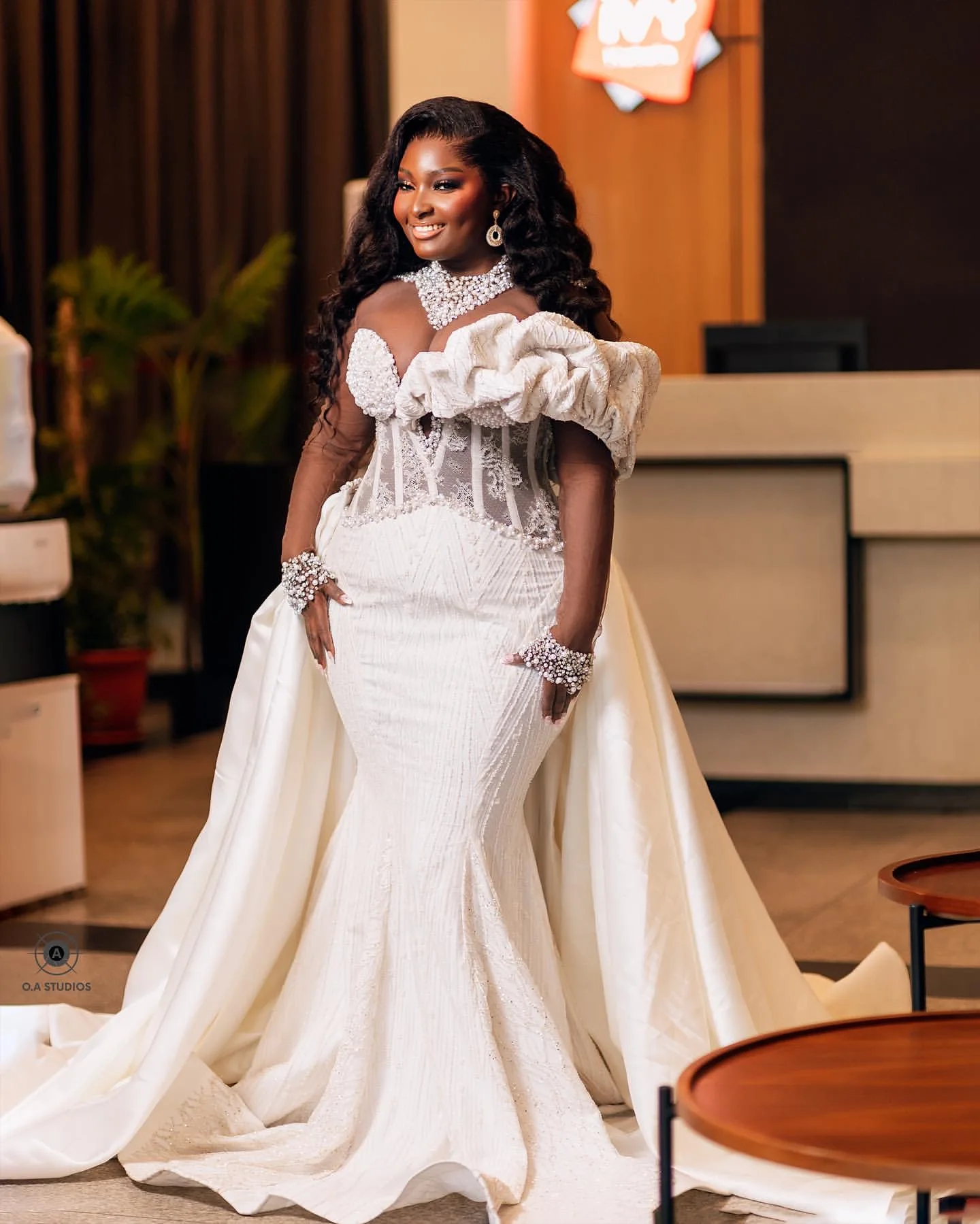

Customized Illusion High Collar Shinny Pearl Beads Wedding Dress Robes De Mariée Long Sleeve Bridal Gown with Removable Skirt