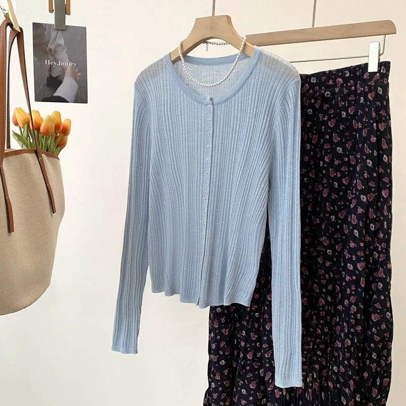 

Dave&di Early Spring New Product: Mulberry Silk Wool Blended Knitted Sweater For Women Round Neck Single Row Button Pit Strip