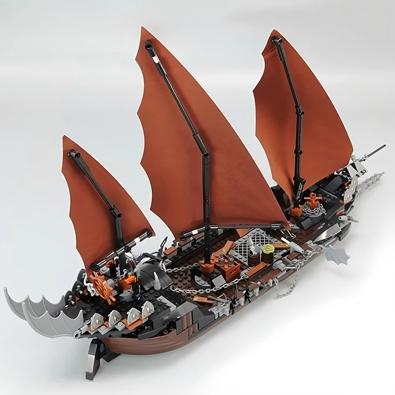 756PCS Creativo L'anello del Signore Nave Pirata Ambush Building Blocks Con 9 Figure Mattoni da Costruzione Giocattoli Regalo Per Bambini Adulti