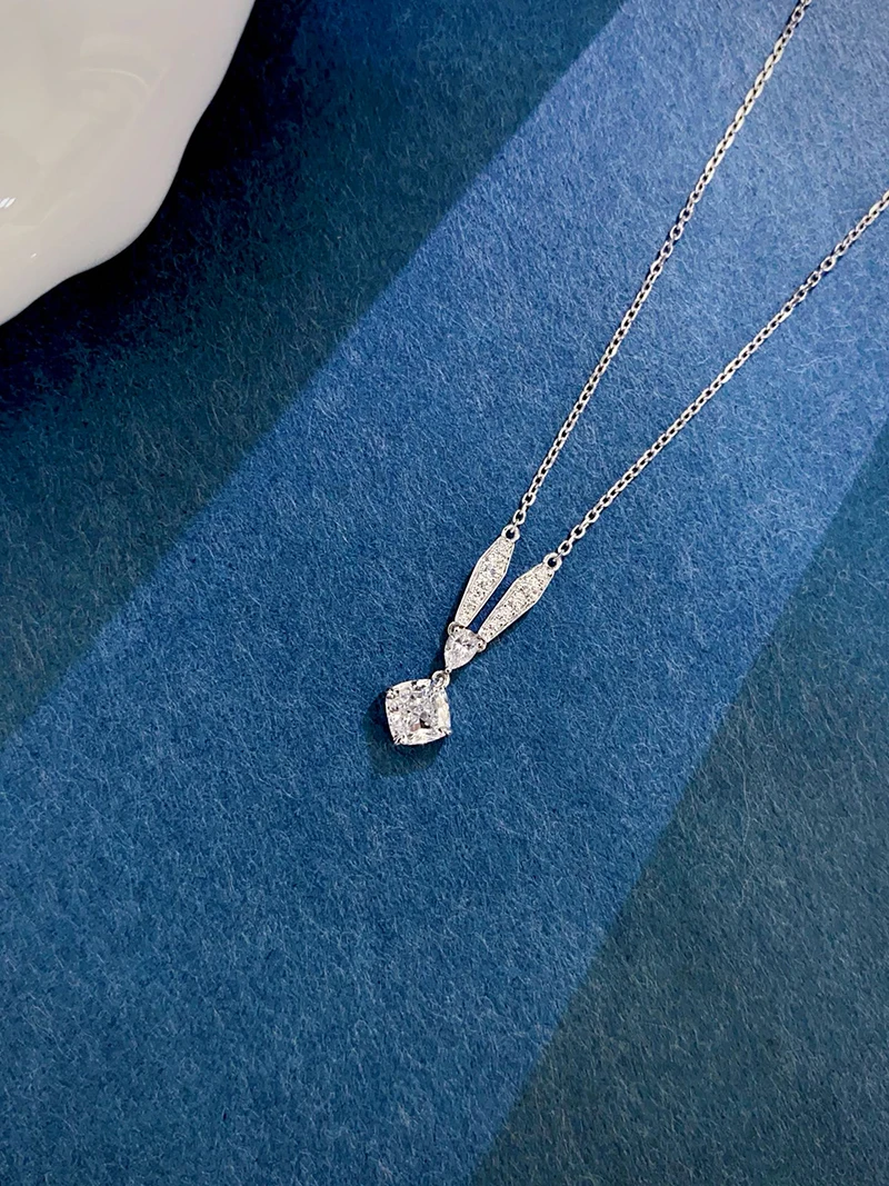 LUOWEND 100% 18K White Gold Necklace Real Natural Diamond Pendant Necklace for Women Luxury Shiny Design High Party Jewelry