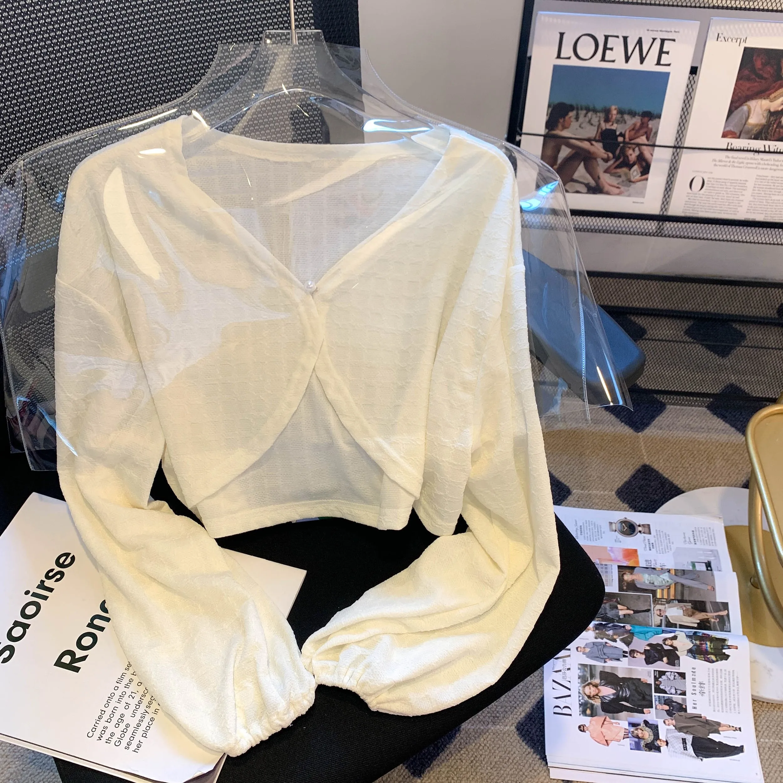 

Белый вязаный легкий кардиган с защитой от солнца для женщин, мягкий, удобный в носке, для повседневной носки, с V-образным вырезом, длинными рукавами