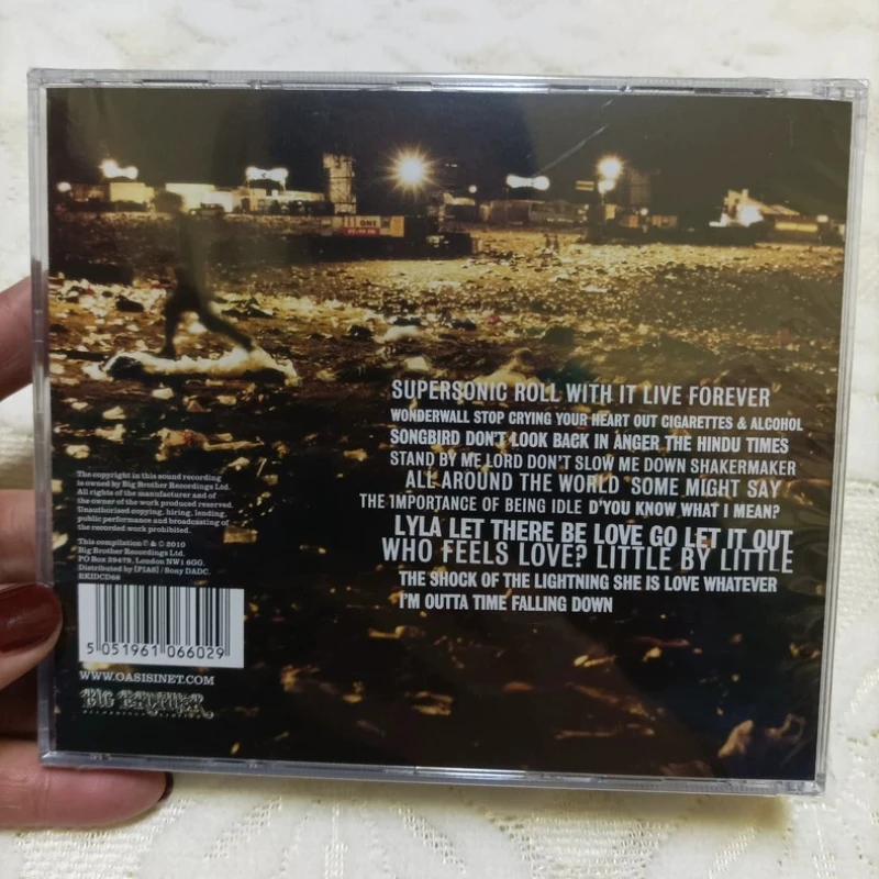 

Классический британский рок-альбом Oasis Time Flies... 1994-2009: Избранные 2 CD-диска, включая Wonderwall, Supersonic, Live Forever и другие. Музыкальный альбом.