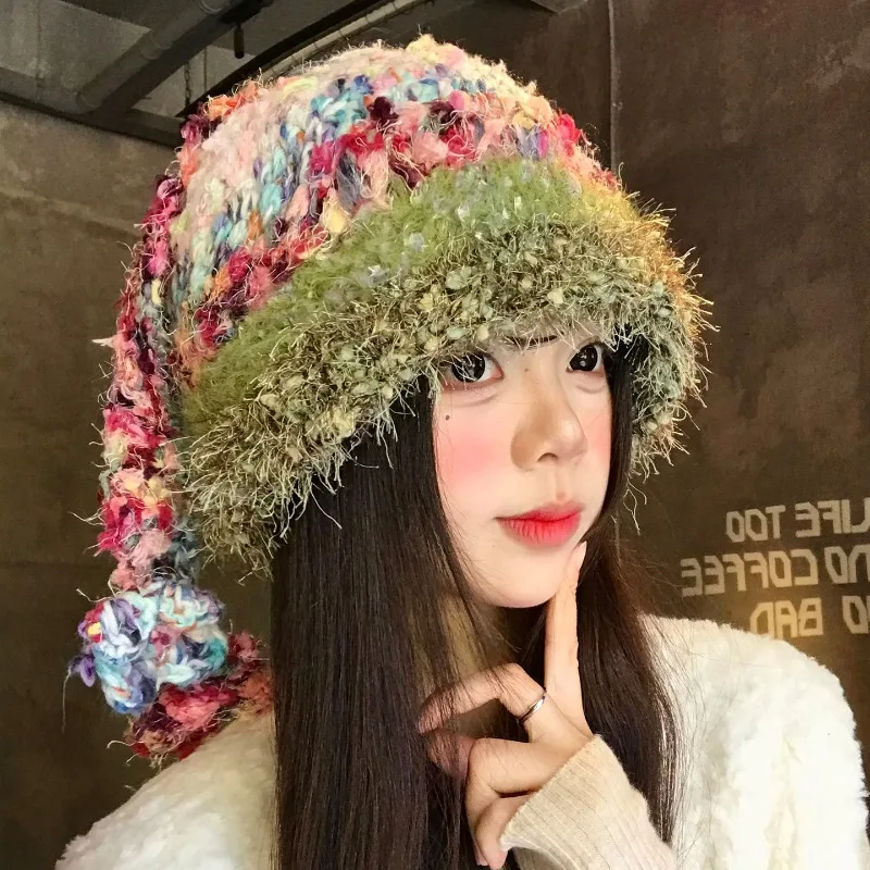 Japanische, gemischte, farbenfrohe Plüsch-Strickmütze für Damen, Winter, handgefertigt, gehäkelt, warm, mit Ohrenschutz, bunte, lange Zopfmütze. – Detail 1