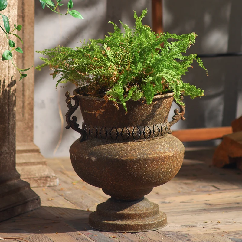 Wrought Iron Vintage-Style Practical Flower Pot, High-Legged Rust-Colored Decorative Flower Pot, Practical Decorative Flower Pot for Balcony, Garden, and Courtyard