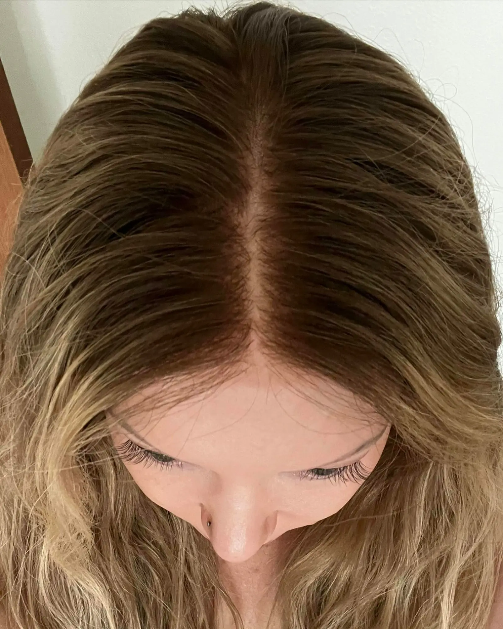 تسليط الضوء على الكرمل البني الاصطناعية الدانتيل الباروكات الأمامية أومبير طويل طول الجسم موجة غلويليس الباروكات 13*4 HD لينة ألياف مقاومة للحرارة