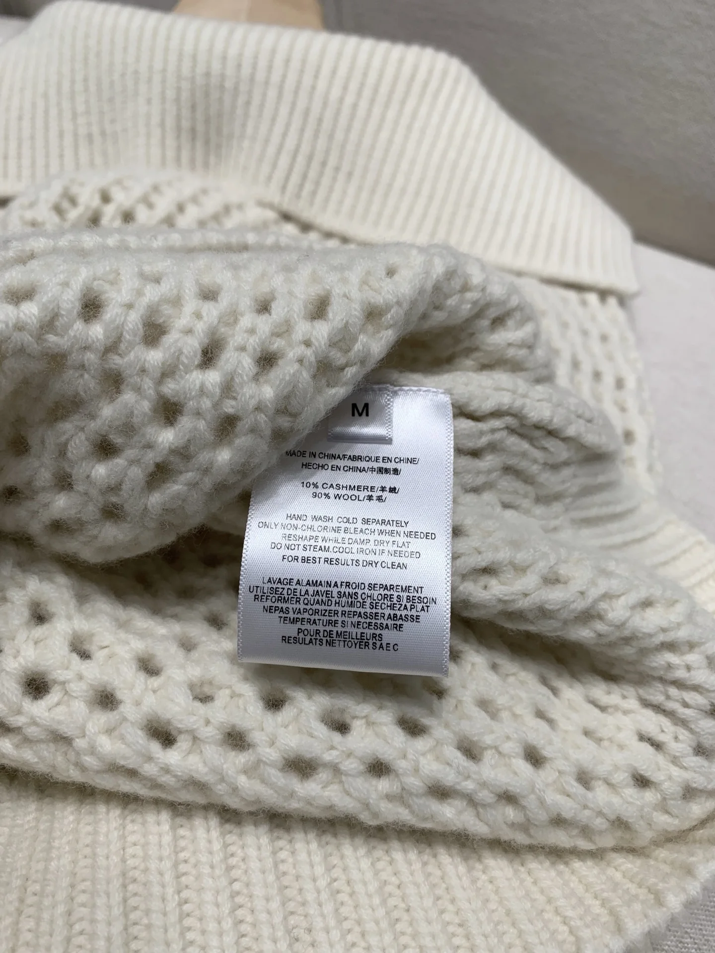 เสื้อสเวตเตอร์ไหมแคชเมียร์ถักลายฉลุแฟชั่นคุณภาพสูงสำหรับผู้หญิง คอลเลคชั่นฤดูใบไม้ร่วง/ฤดูหนาวใหม่