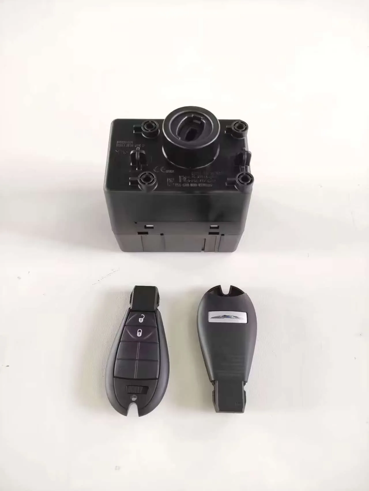 

1pc 68290858AB 68290918AB 68058440AH 2010 Ignition Switch Holder with Remote Control 2 Buttons Car Accessories Auto Replacement