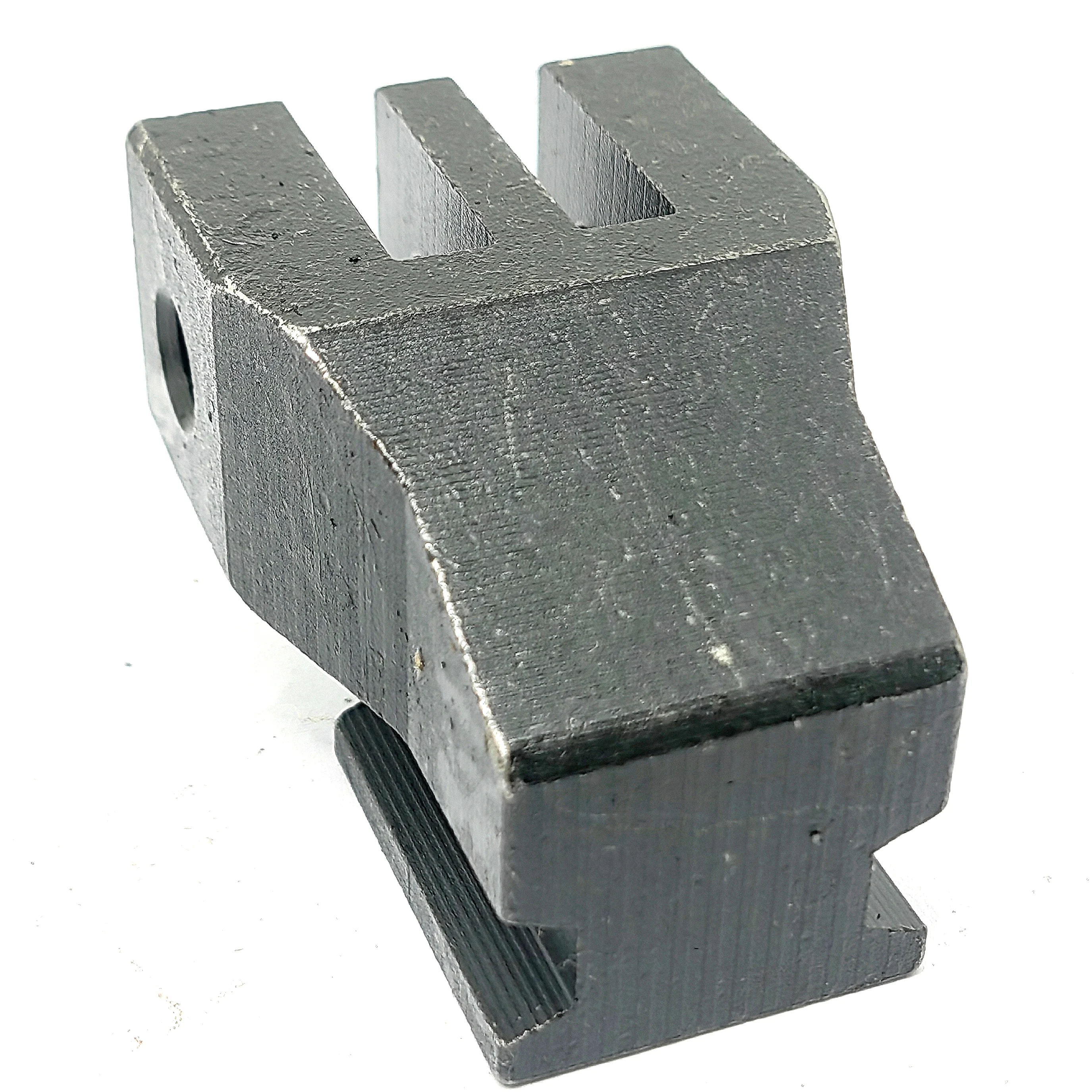 

Запчасти для погрузчиков Linde: Держатель цепи (аналог) 1634465510 | Высокопрочный кронштейн для цепной передачи