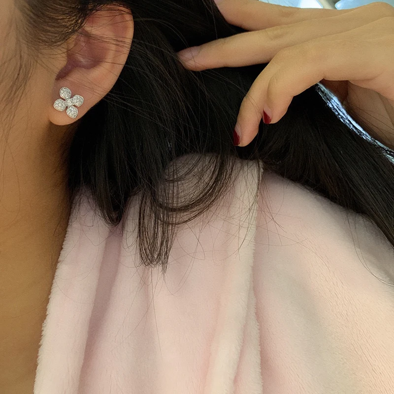 KUGG 100% 18K أقراط الذهب الأبيض النساء 0.60 قيراط الماس الطبيعي الحقيقي وأقراط فاخرة أنيقة تصميم عالية مجوهرات الحفلات