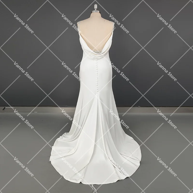 Abito da sposa con scollo ad anello in raso a sirena con spalline gioiello su misura con pietre preziose drappeggiate sul retro aperto fodero in Crepe abiti da sposa