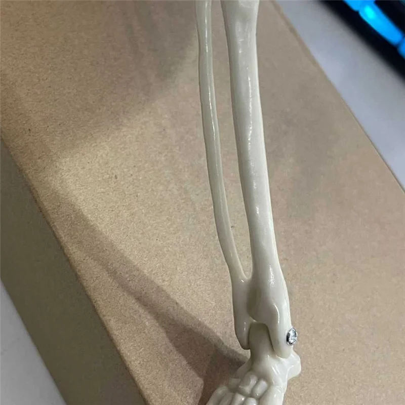 Halloween Fiddler Esqueleto Ornamentos, Assustador com olhos vermelhos LED, Decoração Pendurada Assustadora, Prop