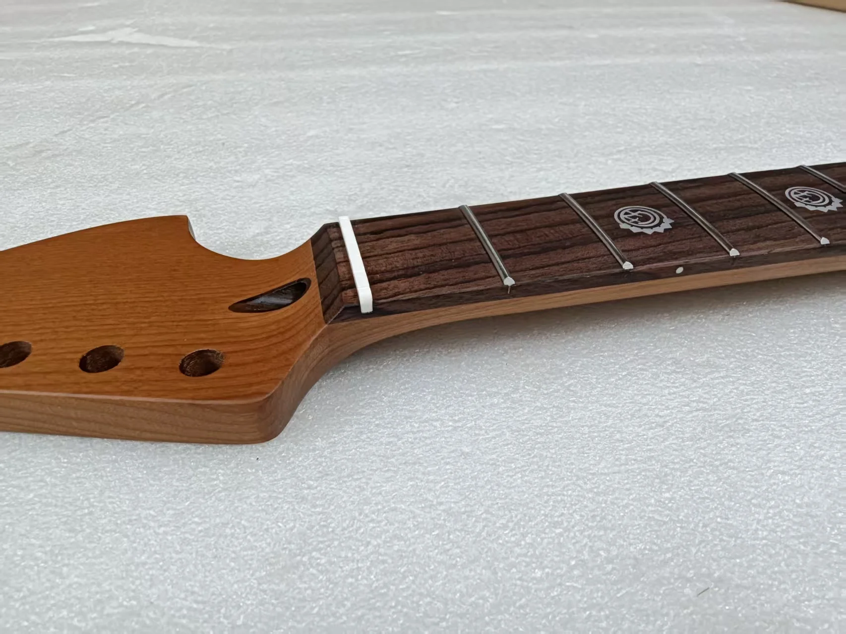Гриф для гитары 24 дюйма (610  – обзор и цена Musical Instrument Logo