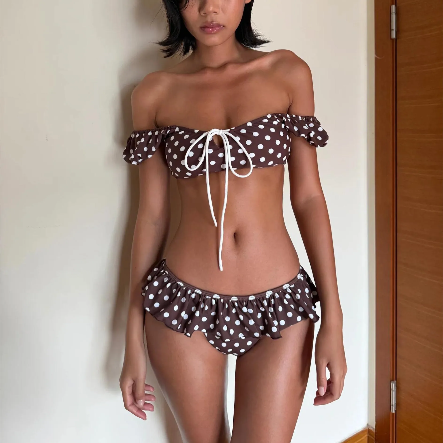 2026 summer new holiday and leisure beach style bikini suit with polka dot pattern retro sexy spice girl two-piece beach suit