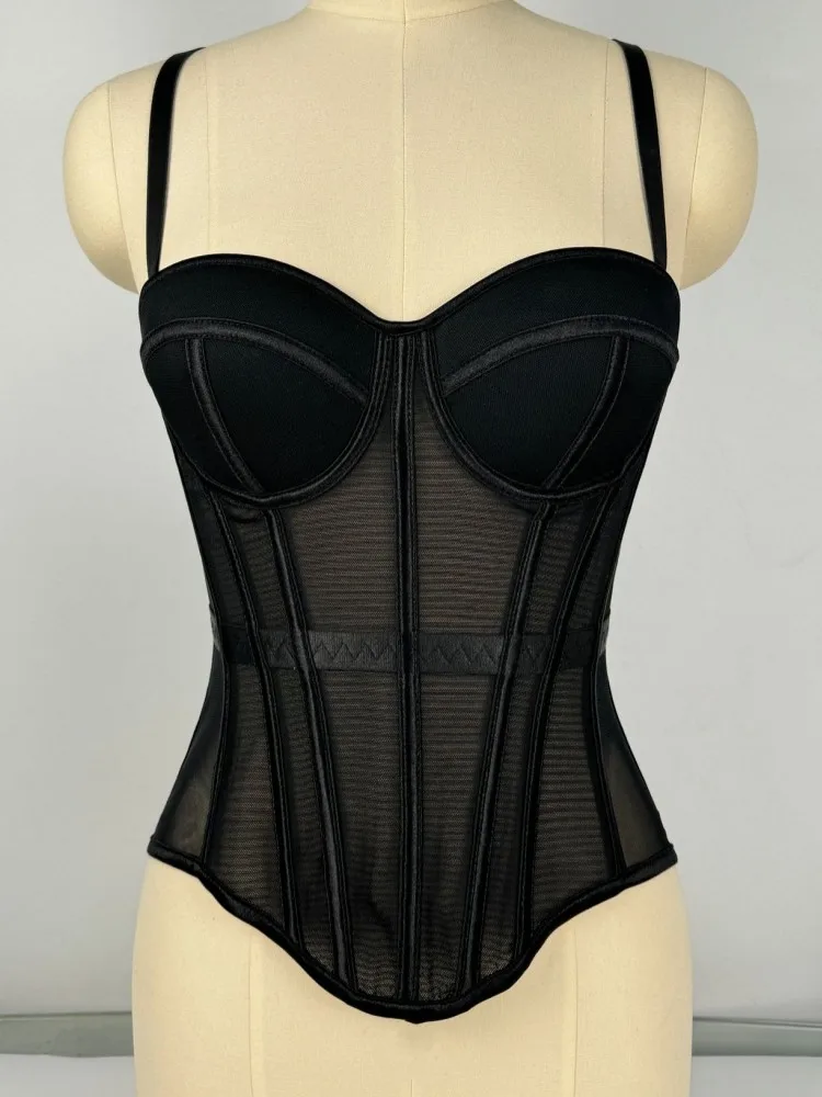 เสื้อครอปแฟชั่นฤดูร้อนปี 2026 แบบรัดรูป ผ้าตาข่ายบางเบา สไตล์อเมริกันย้อนยุค เปิดหลัง เซ็กซี่ เหมาะสำหรับใส่ไปชายหาด