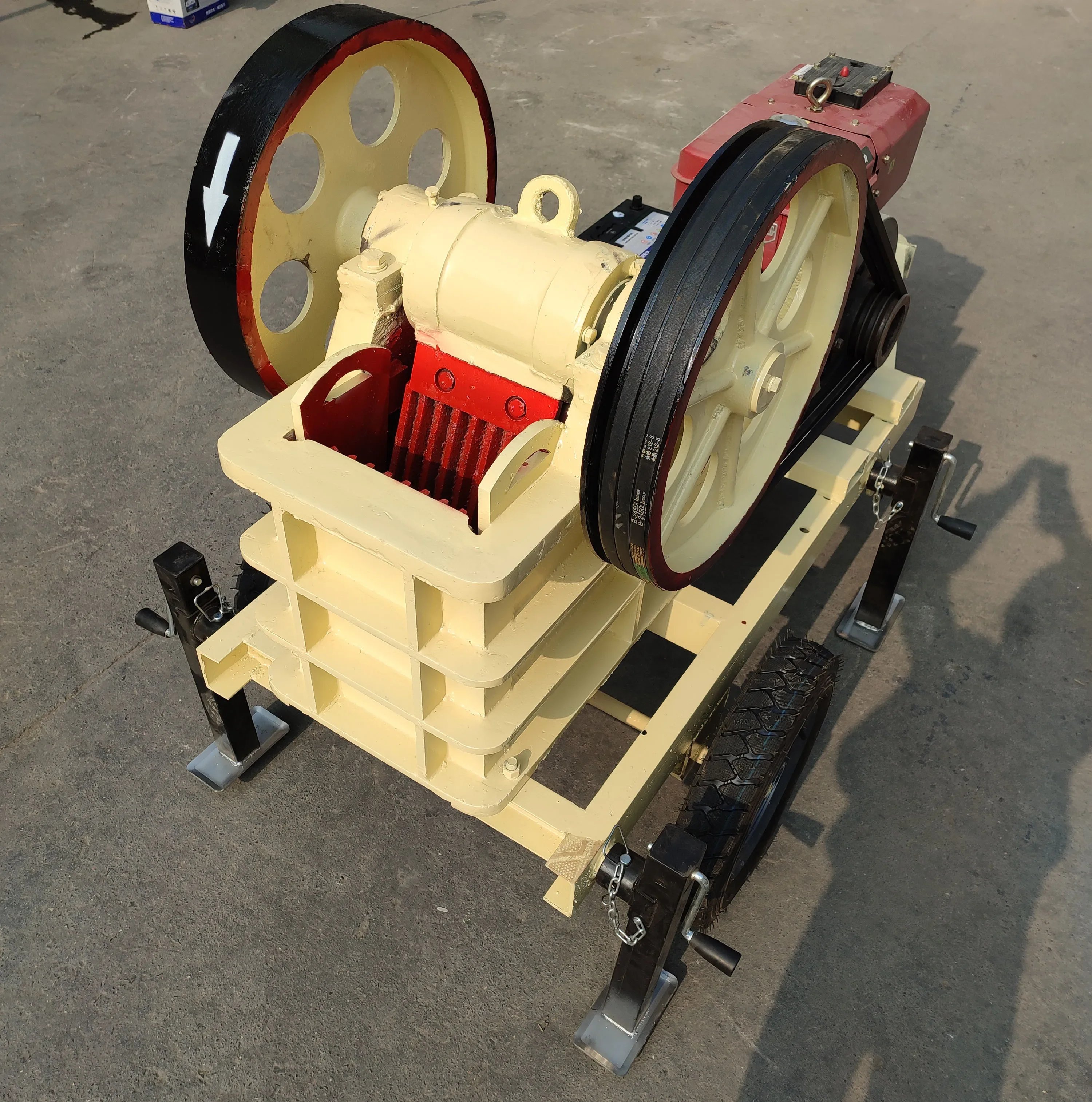 Factory price PE250*350 mobile jaw crusher diesel engine is suitable for jaw crusher