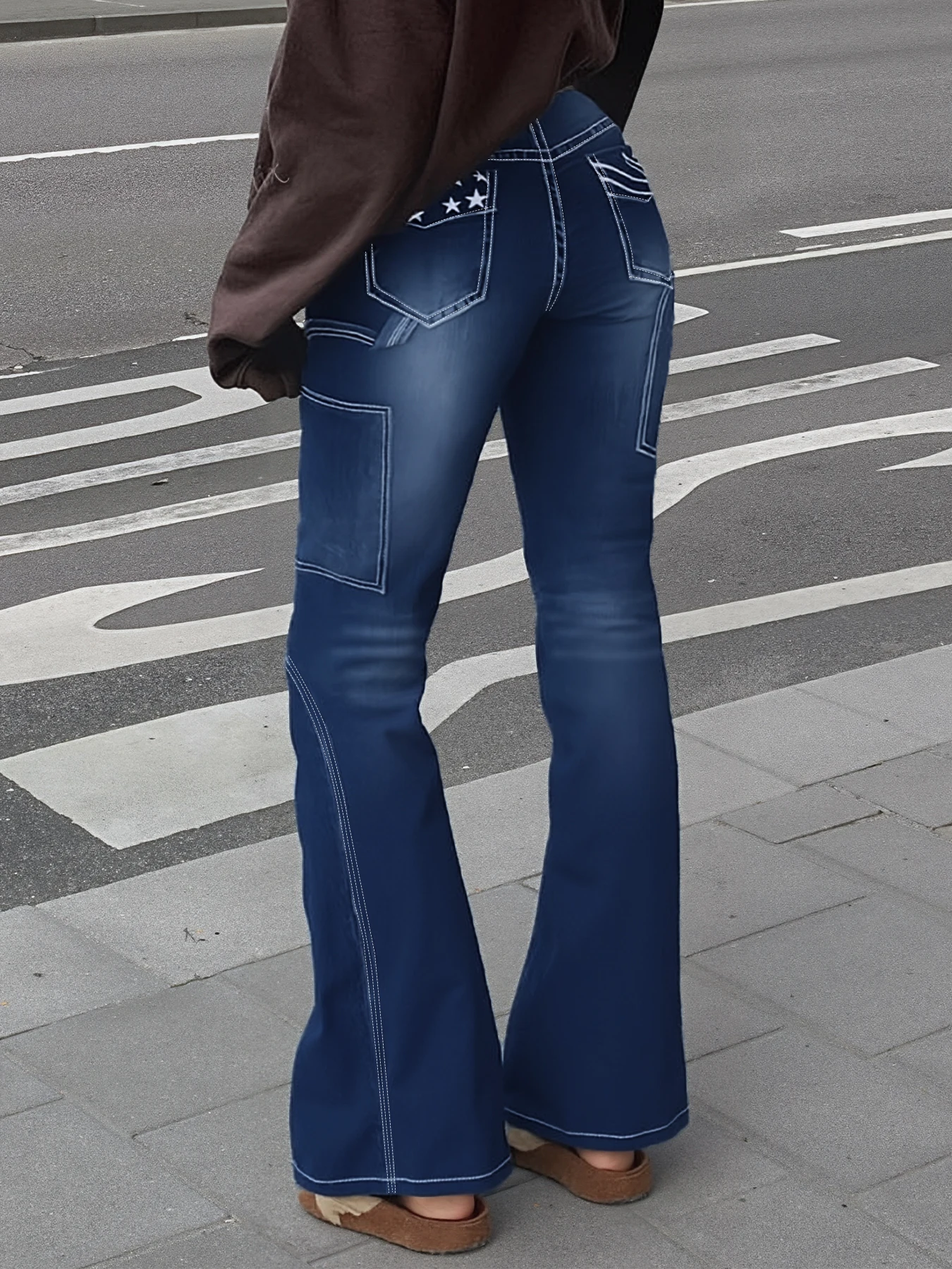 

Plus-size women's high-waisted jeans, light blue high-waisted jeans with star decorations on the back pockets, suitable for Y2K