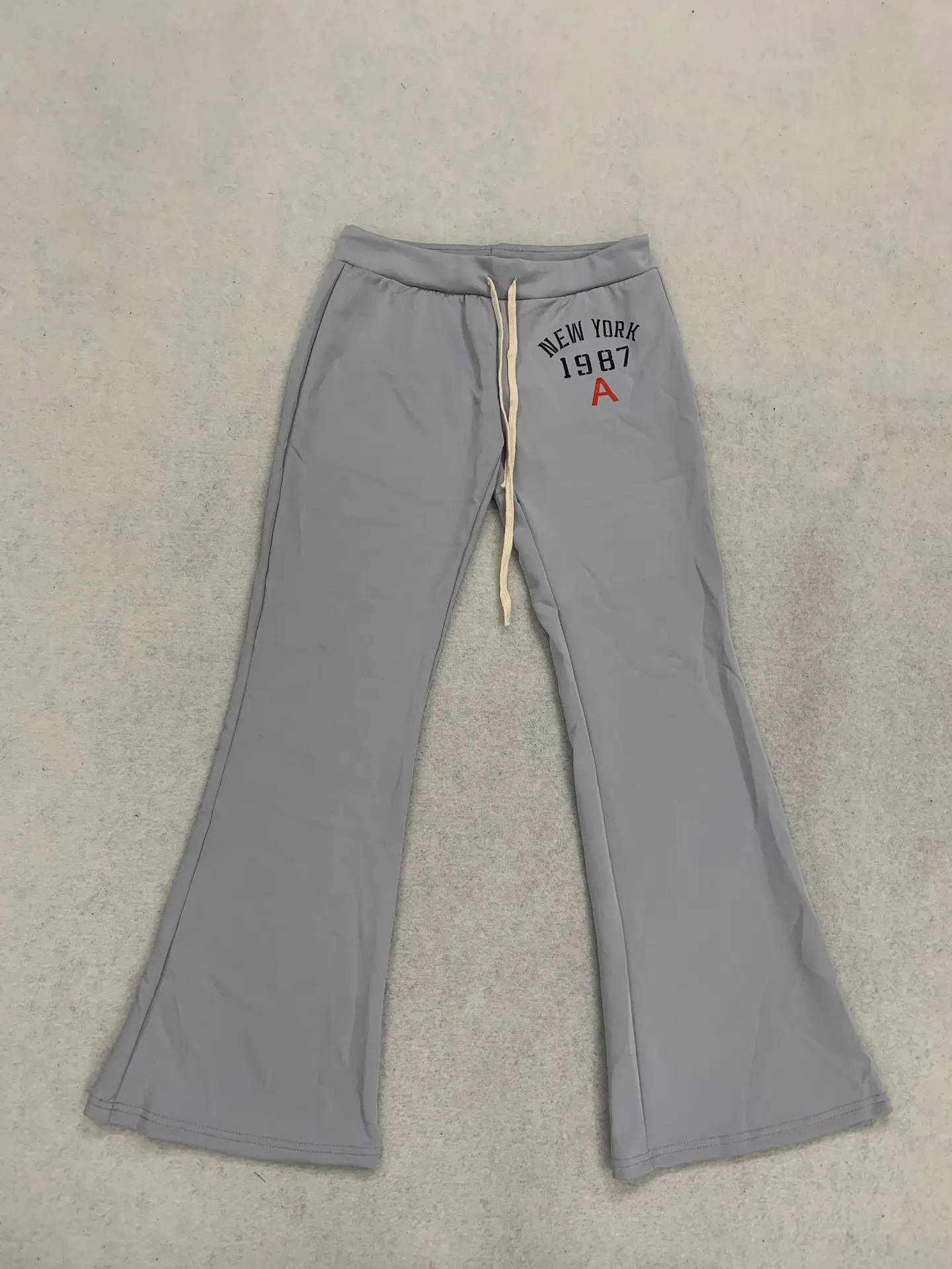 Y2K Damen-Sweatpants mit niedriger Taille und ausgestelltem Bein, NEW YORK 1987, mit Schriftzug, Kordelzug, Bootcut-Hose, Vintage-Streetwear, Freizeit-Hose – Detail 4