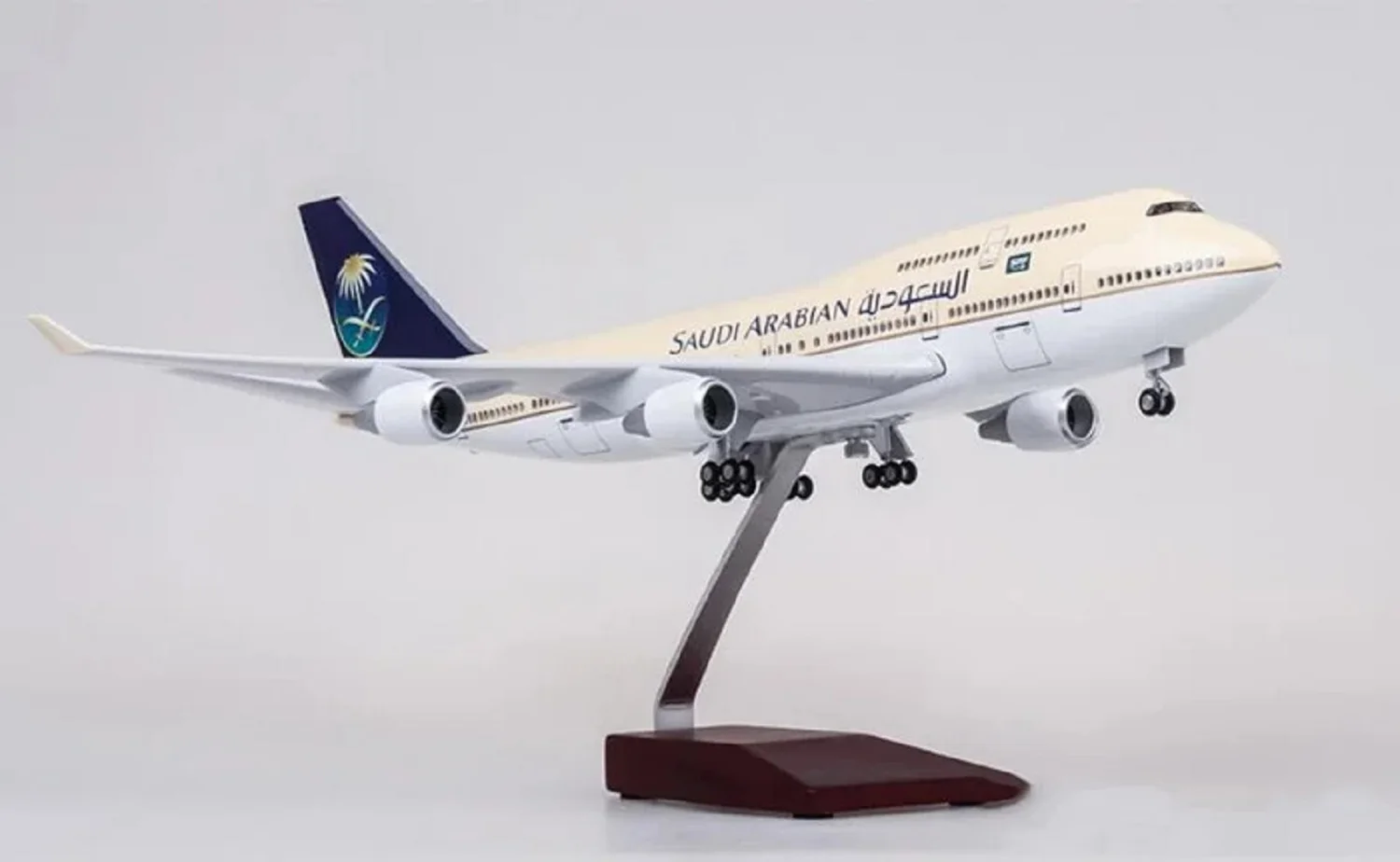 Zabawkowy Samolot Odlewany Plastikowy Samolot 747 B747-400 Samolot Arabia Saudyjska SAUDIA Airlines Model 1/150 Skala 47 cm Samolot W Światło